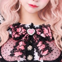 レースを重ねた胸元リボン
